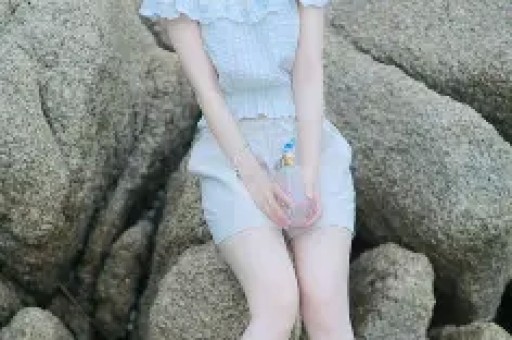 清纯女主播人设塌房酒后直播狂亲男嘉宾第二天哭着表示很后悔
