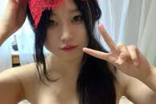 这个坚强面对绝症的少女形象不仅让